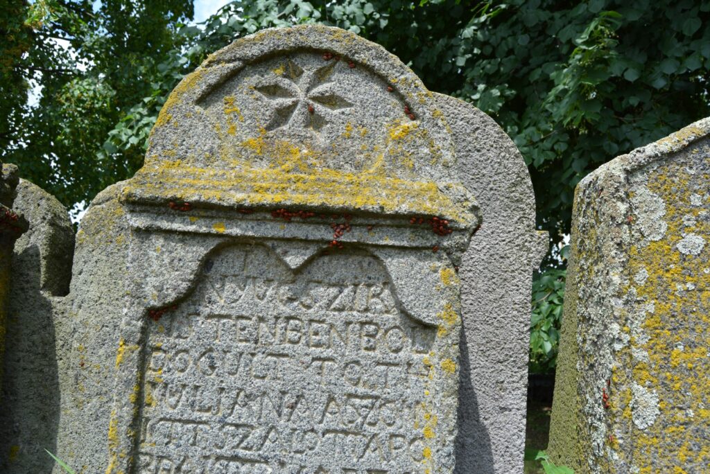 felsoszecse-regi-sirok (10)