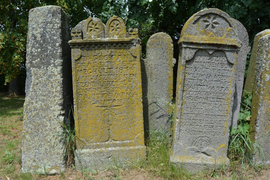 felsoszecse-regi-sirok (9)