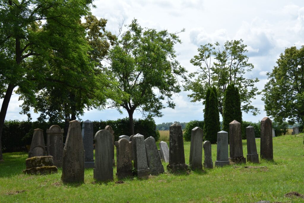 felsoszecse-regi-sirok (4)