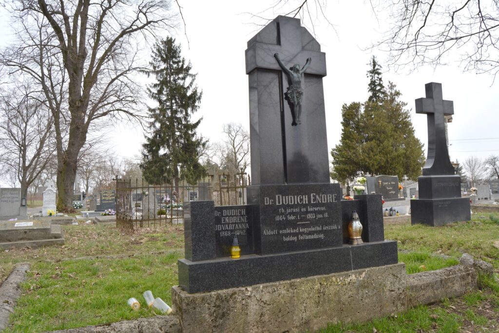 nagysallo-dudich-endre-sirja (1)