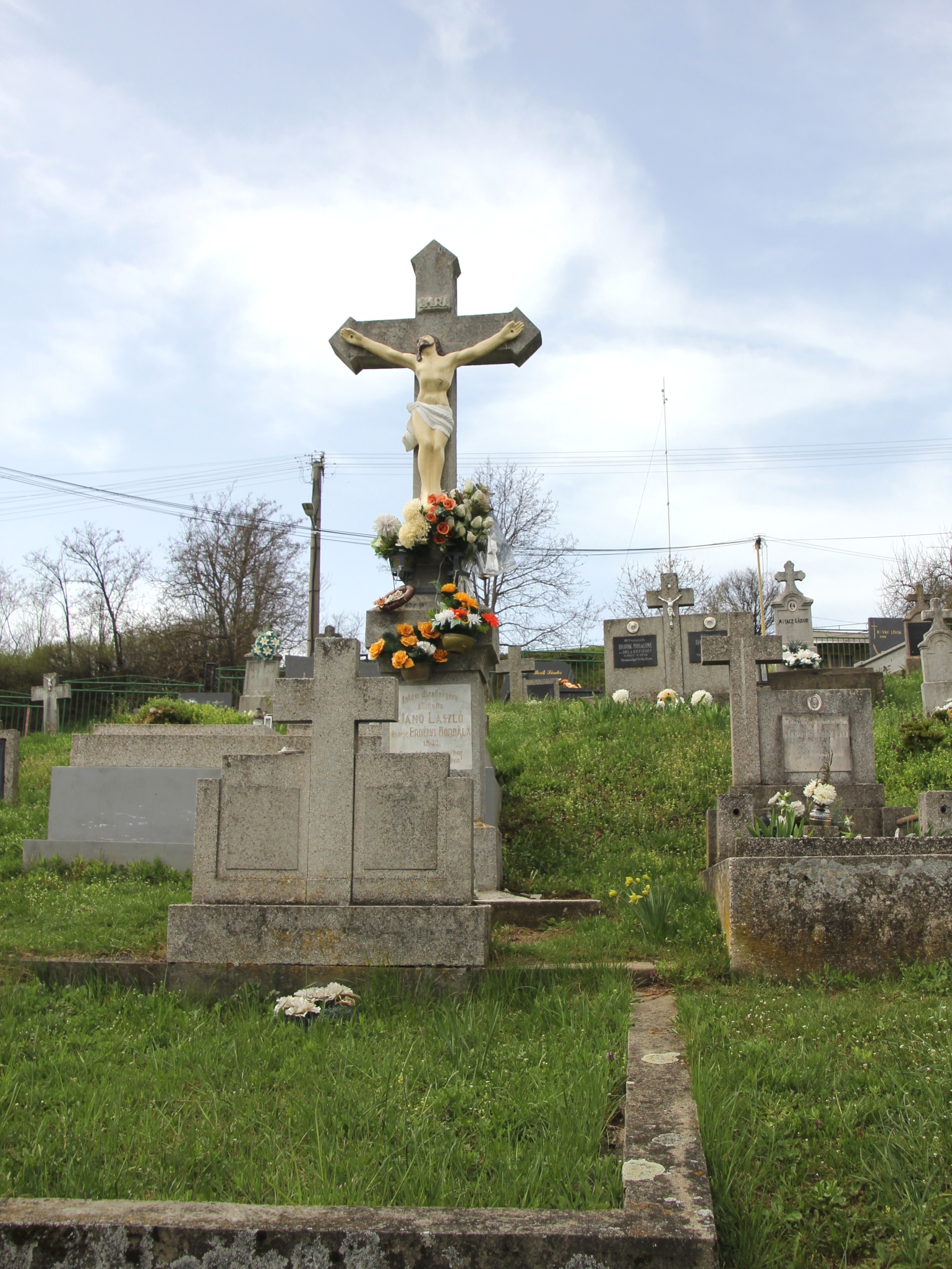 felsozello-temetokereszt-1