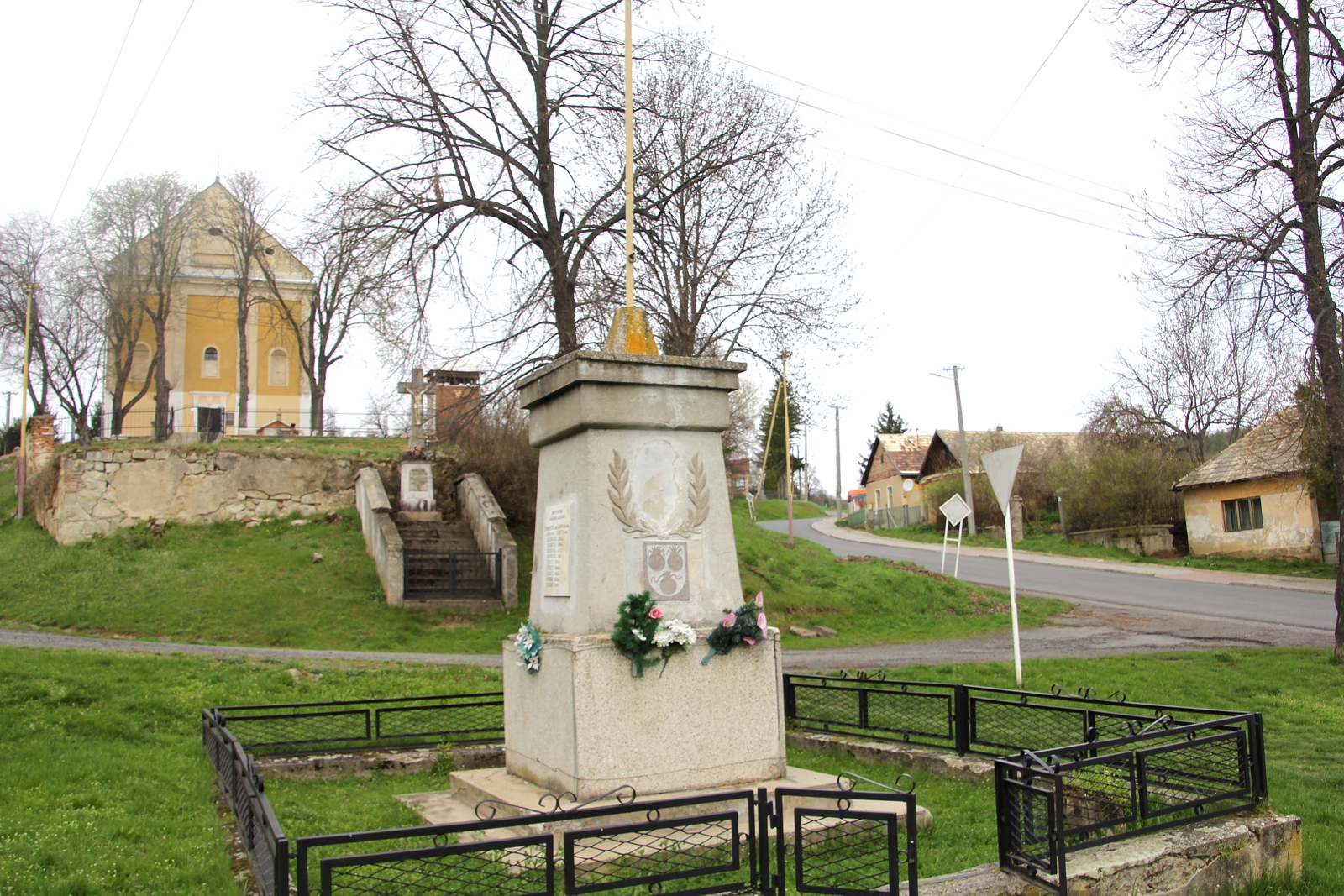 felsozello-emlekmu-1