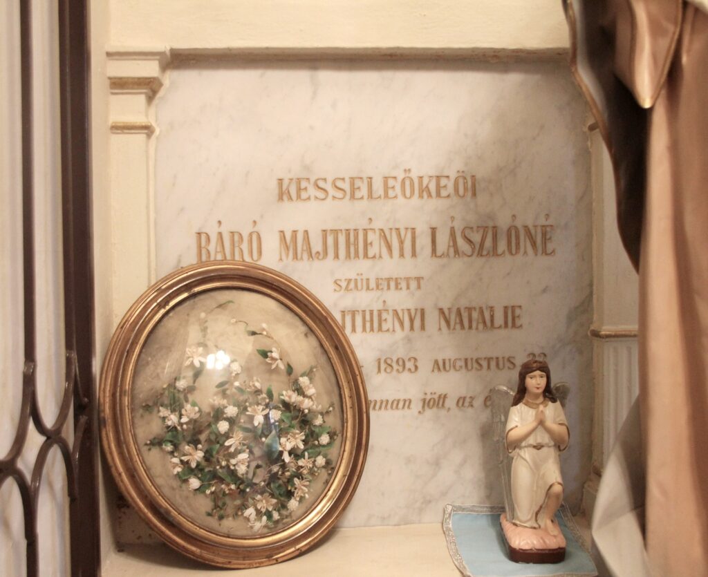 leszenye-majthenyi-laszlone-sirja-2
