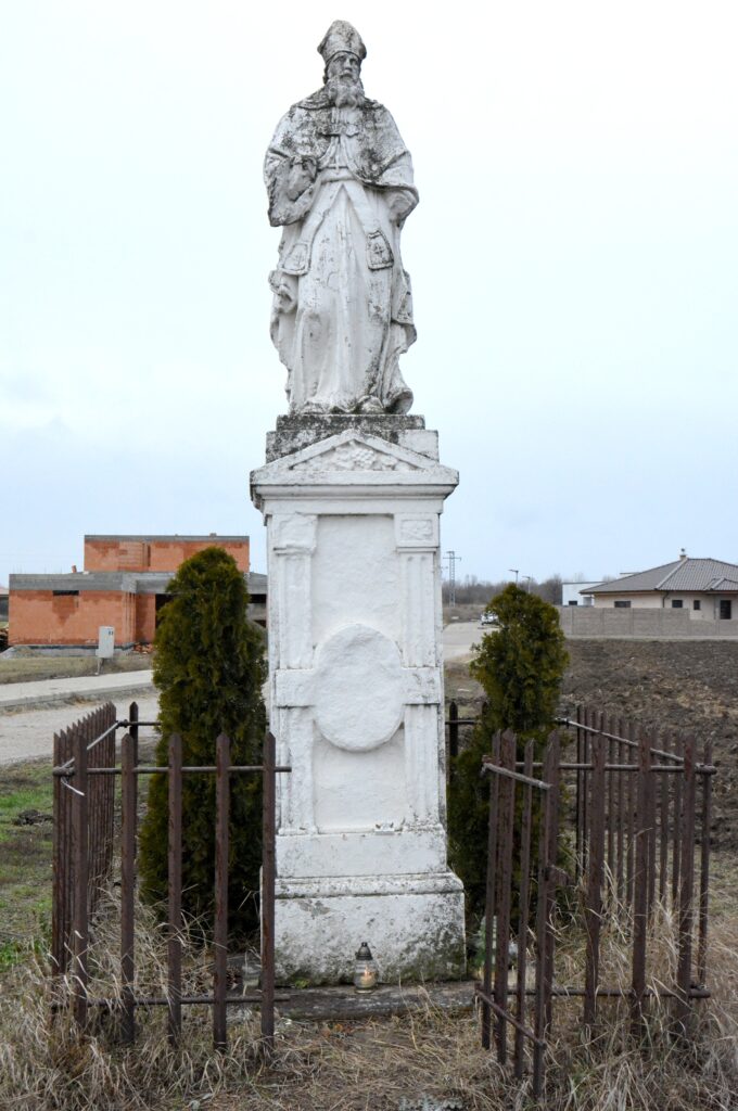 szenc-szent-orban-szobor (7)