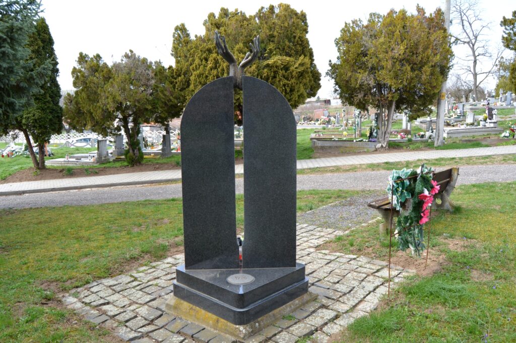 lonto-2-vilaghaborus-emlekmu (4)