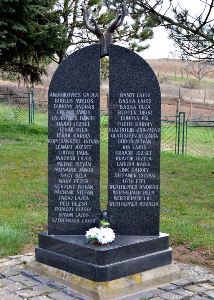 lonto-2-vilaghaborus-emlekmu (3)