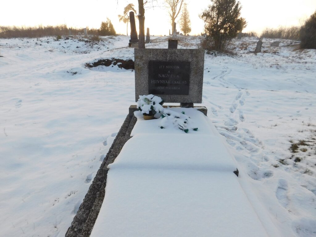 nemesradnot-hrivnyak-csalad-sirja (2)