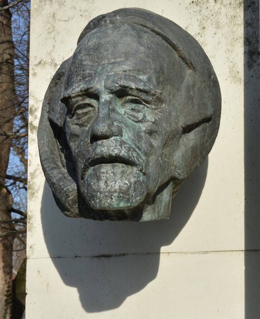 galanta-kodaly-zoltan-szobra (8)