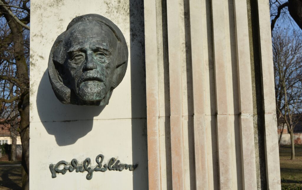 galanta-kodaly-zoltan-szobra (7)