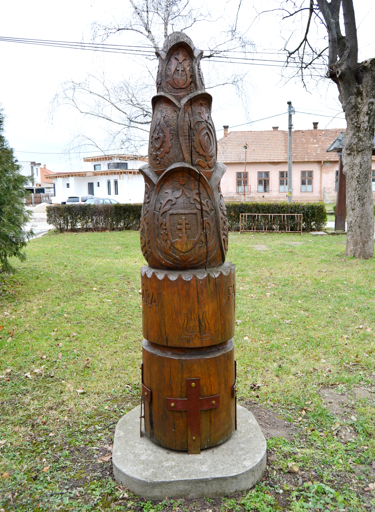 nana-emlekoszlop (3)