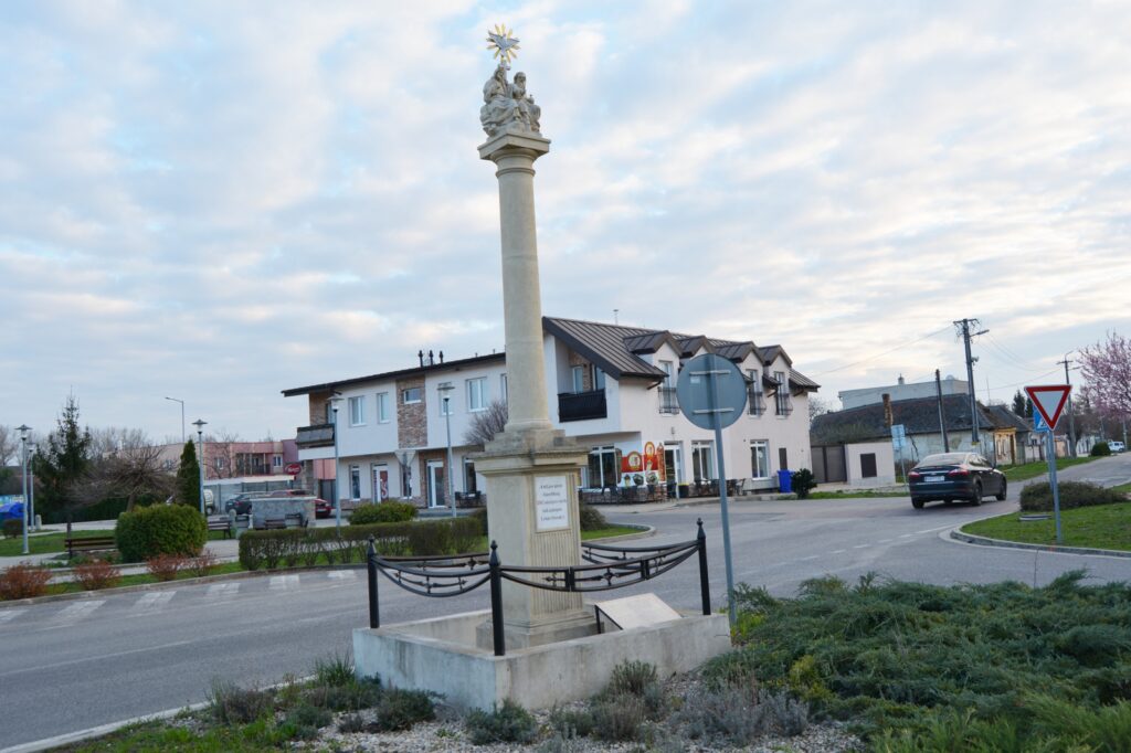 taksony-szentharomsag-szobor (4)