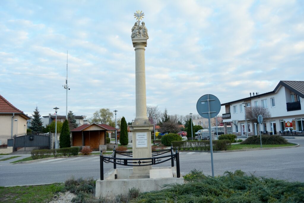 taksony-szentharomsag-szobor (3)