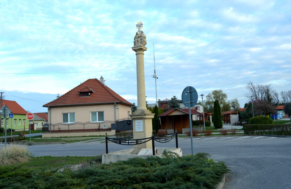 taksony-szentharomsag-szobor (2)