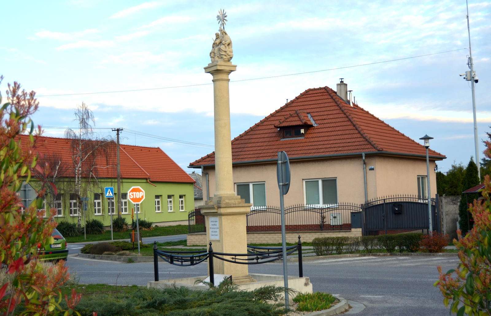 taksony-szentharomsag-szobor (1)