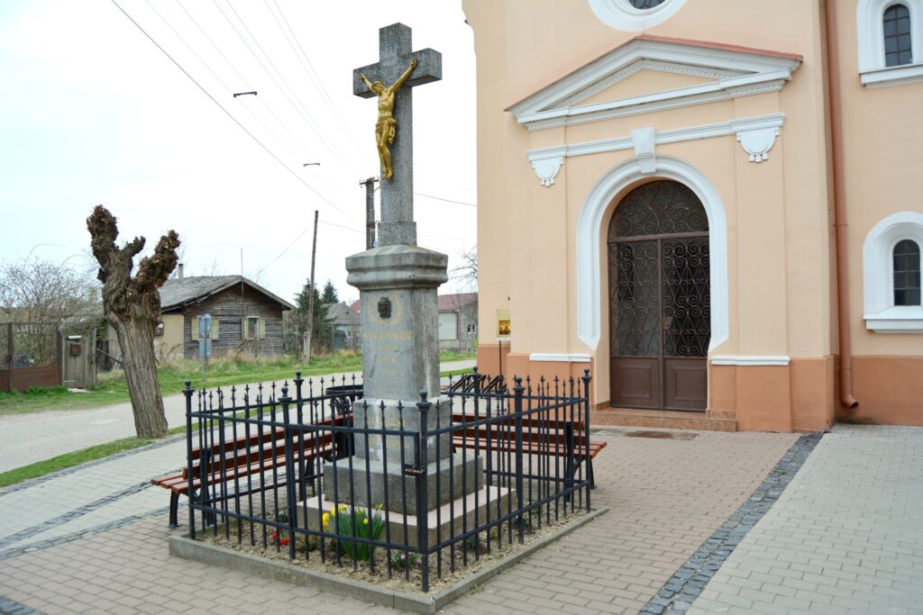 alsoszeli-czanik-dezso-bihercz-viktoria-kereszt (2)