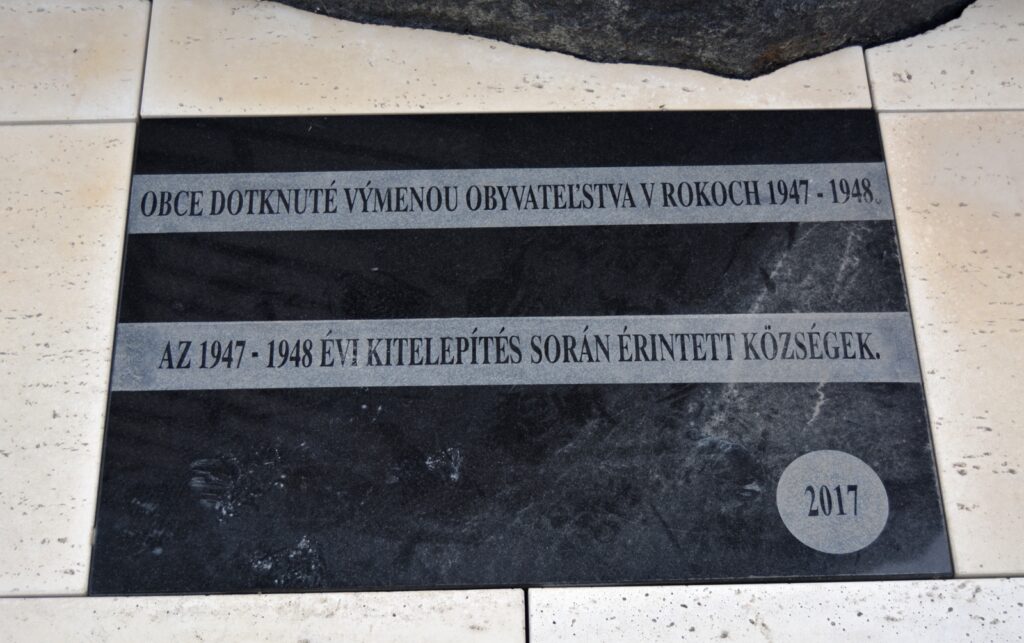 alsoszeli-irasos-emlek-kitelepites-emlekmuve (7)