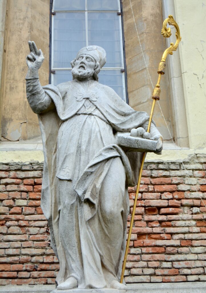 nagyszombat-szent-miklos-szobor (5)