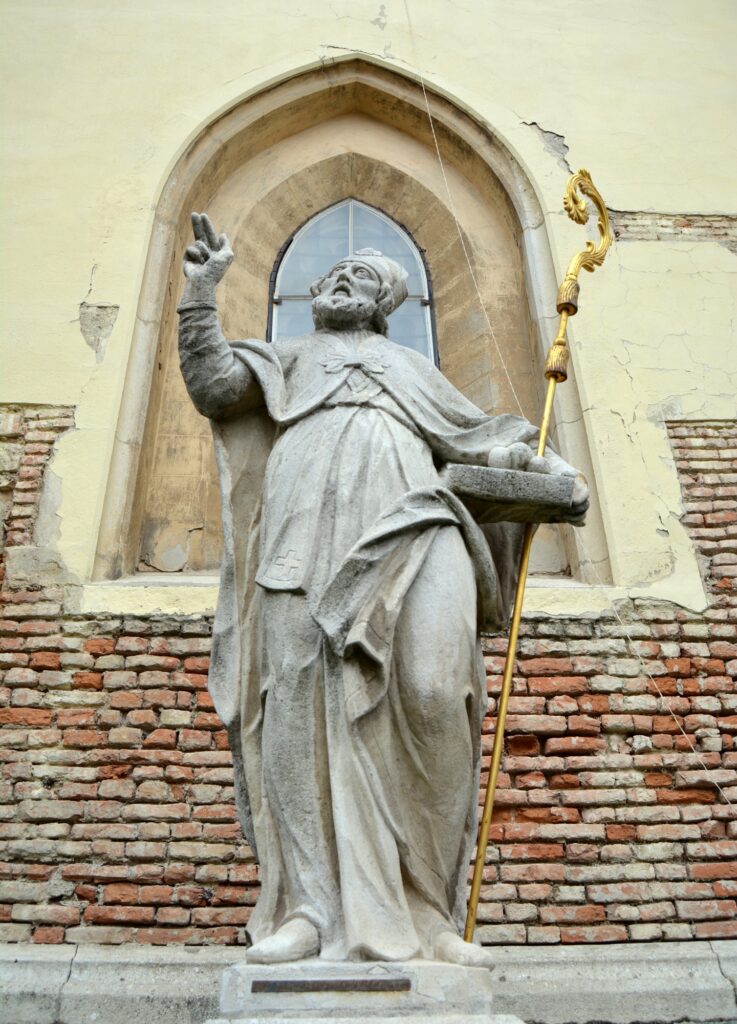 nagyszombat-szent-miklos-szobor (4)