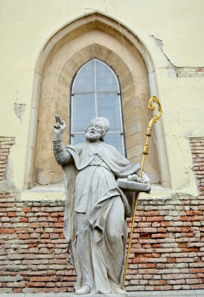 nagyszombat-szent-miklos-szobor (3)