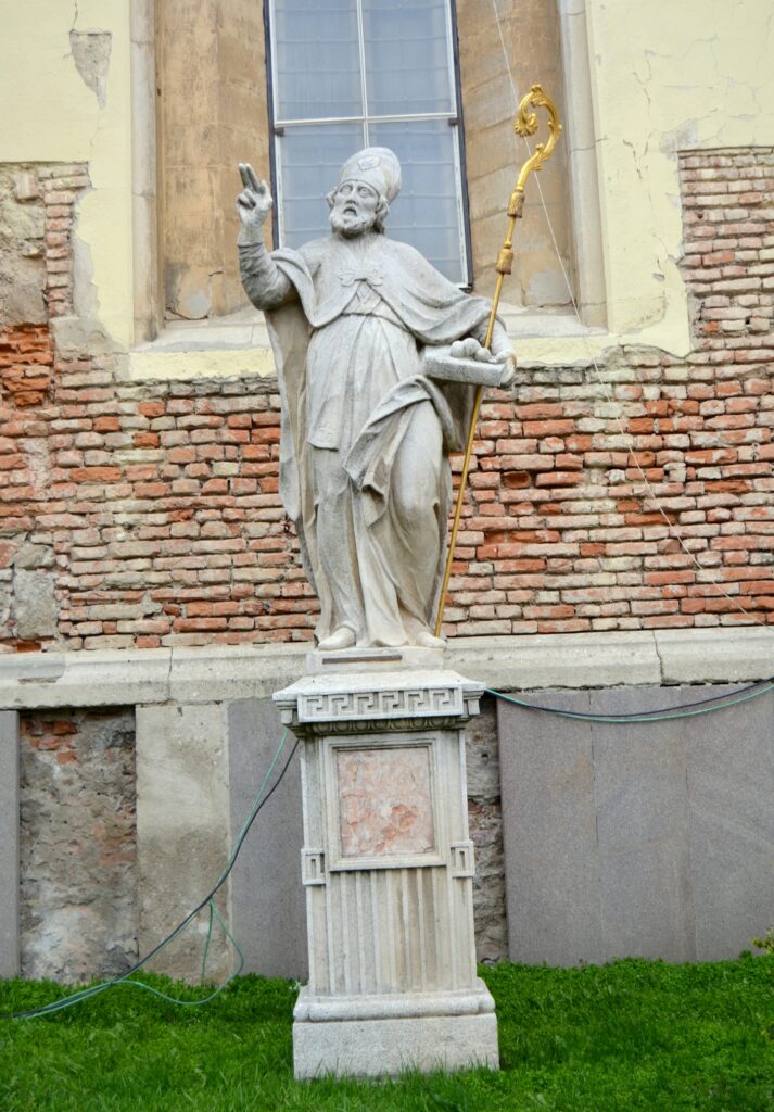 nagyszombat-szent-miklos-szobor (2)