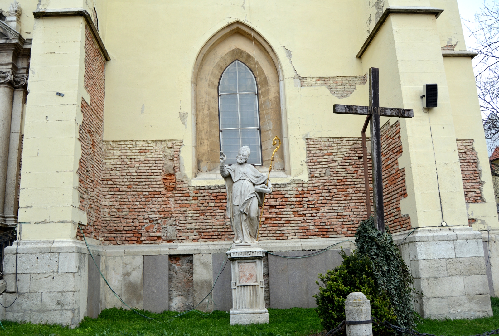 nagyszombat-szent-miklos-szobor (1)