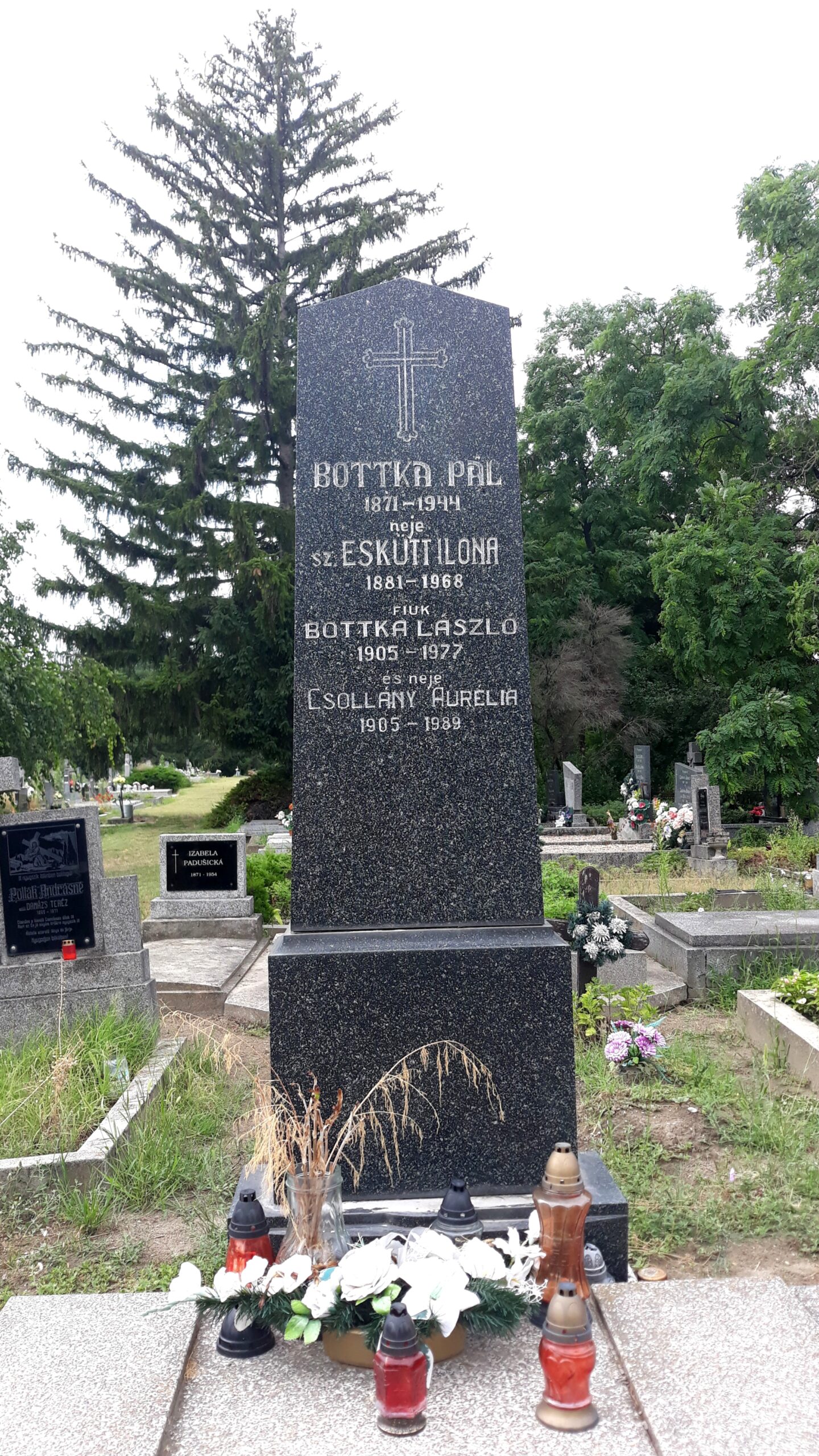 Karva_Bottka_csalad_sirja (1)