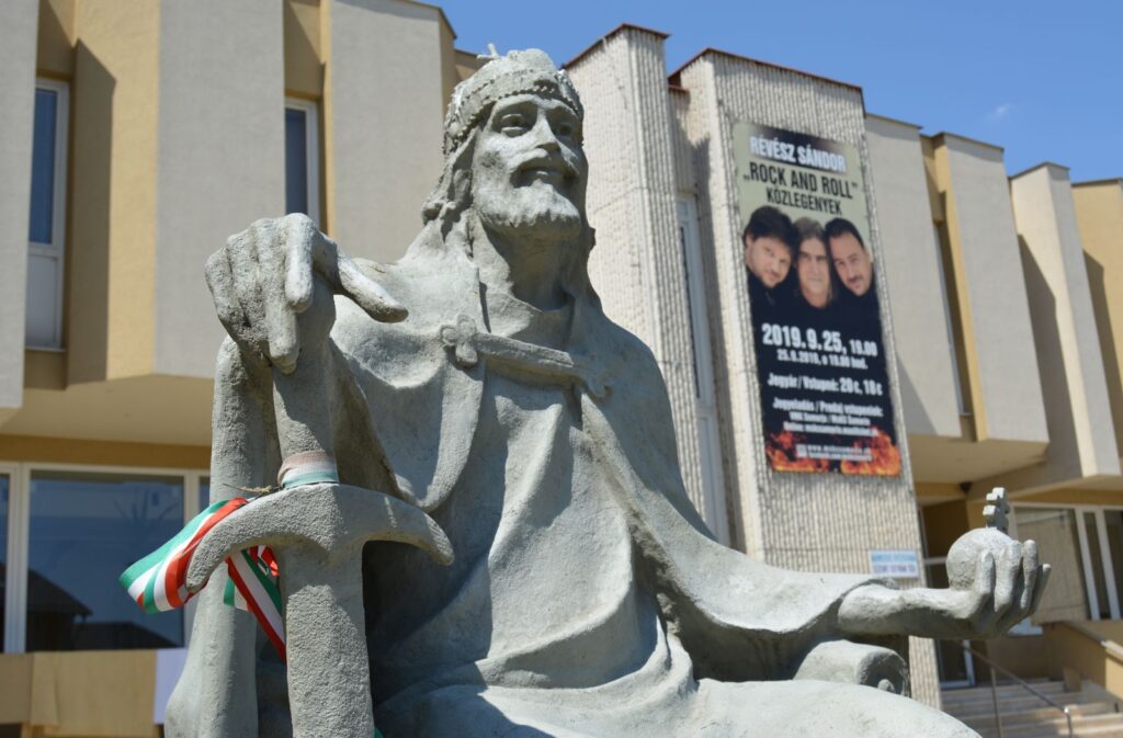 somorja-istvan-kiraly-szobor (7)