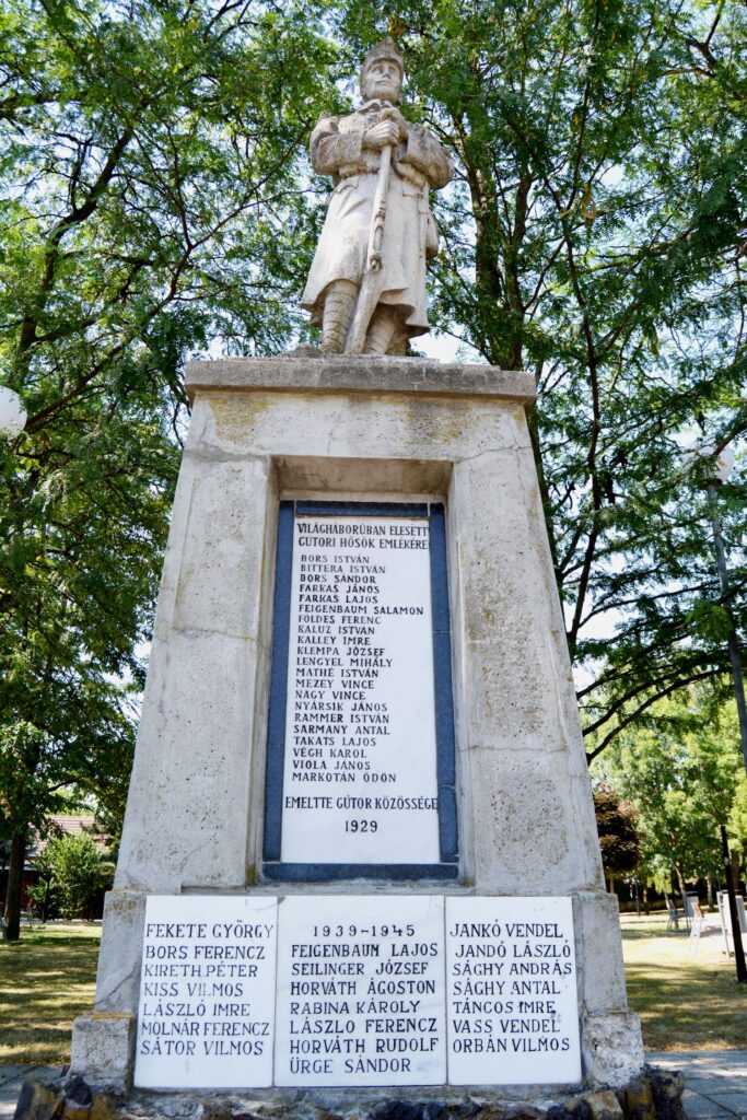 gutor-hosi-emlekmu (8)