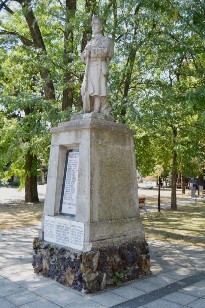 gutor-hosi-emlekmu (4)