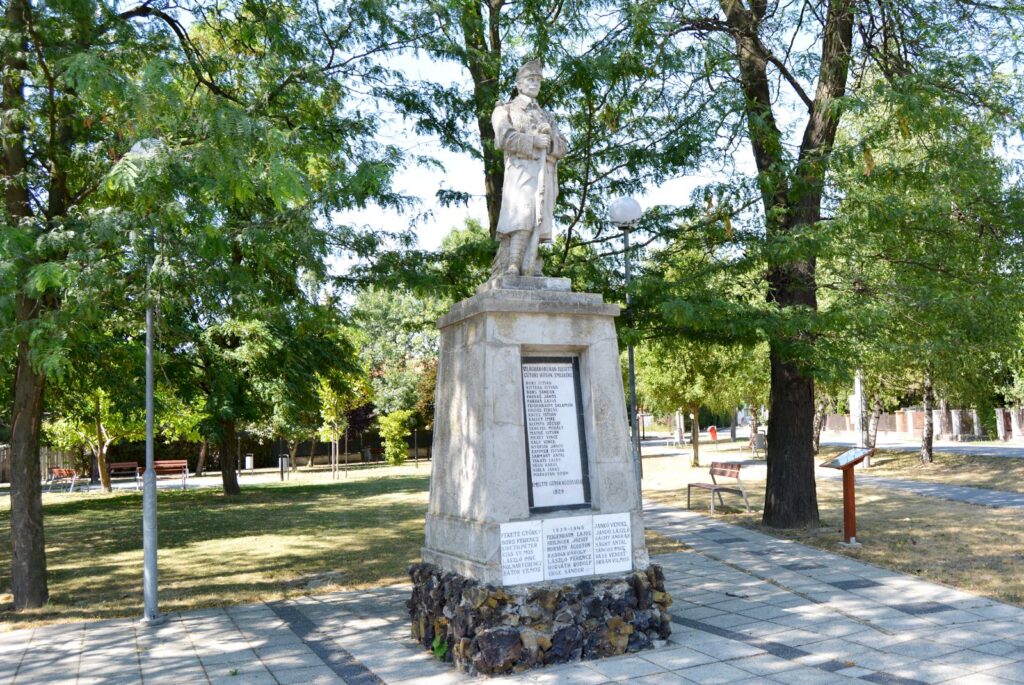 gutor-hosi-emlekmu (3)