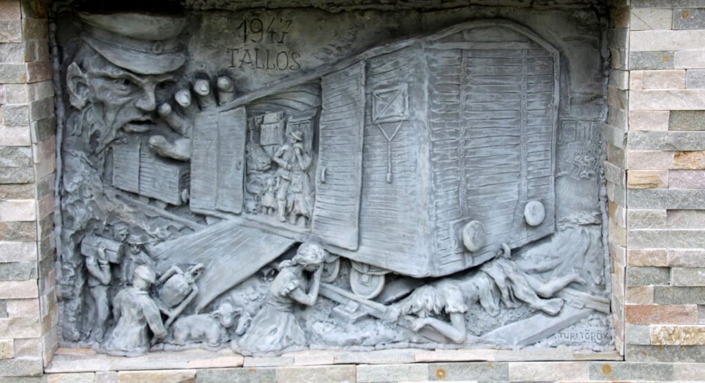 tallos-kitelepitettek-emlekmuve (3)