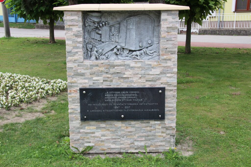 tallos-kitelepitettek-emlekmuve (2)