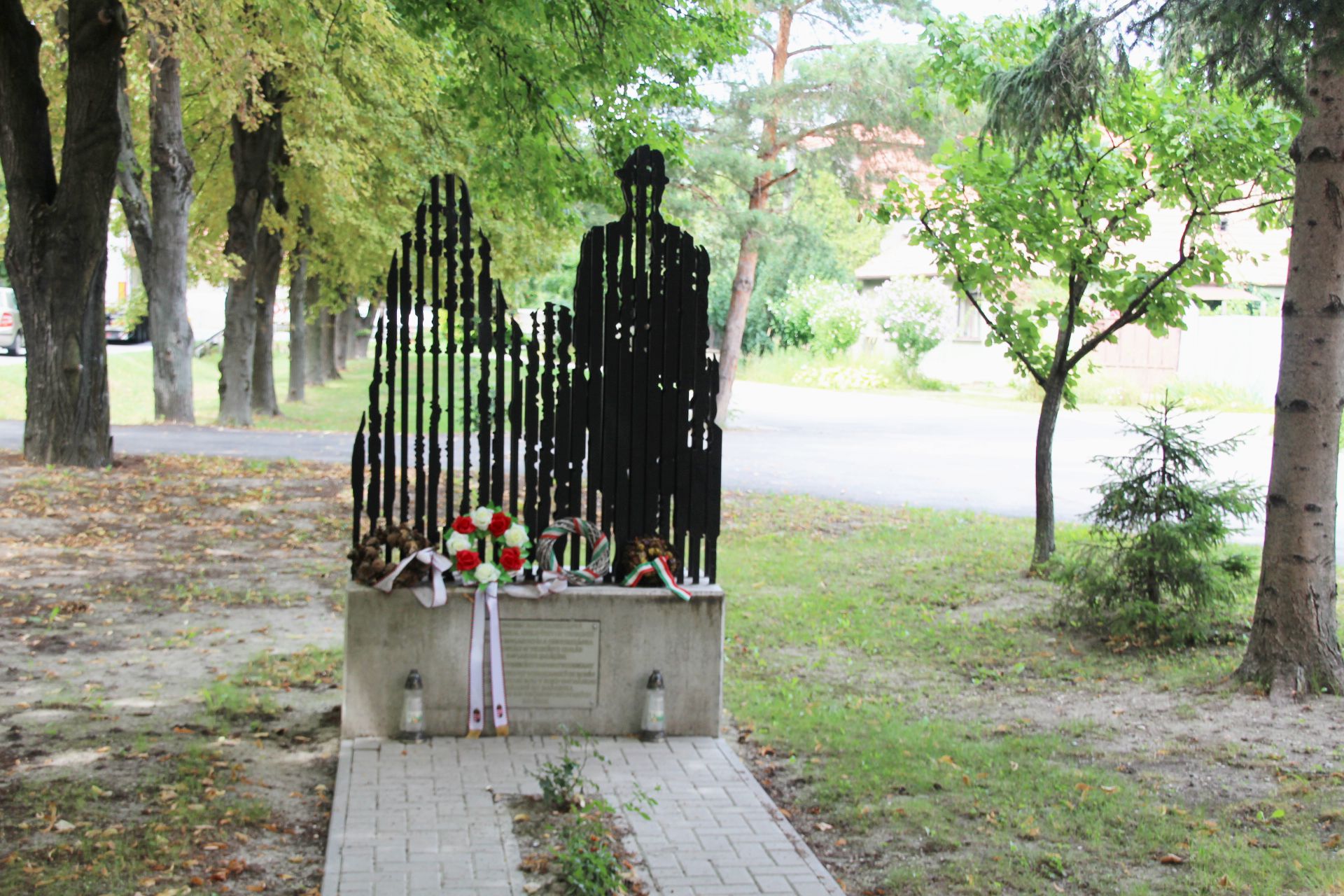 vezekeny-kitelepitesi-emlekmu (1)