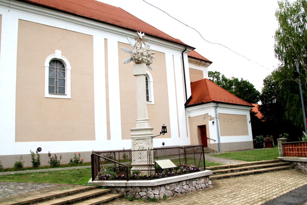 tallos-szentharomsag-szobor (2)