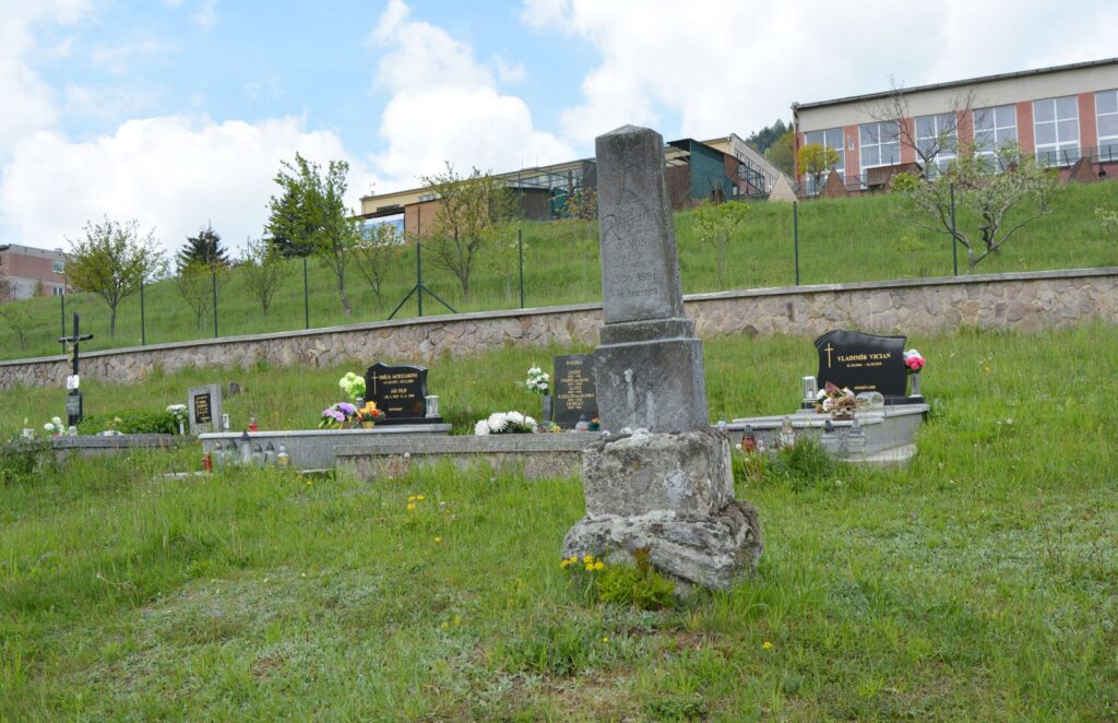 szelakna-reitzner-janos-sirja (2)