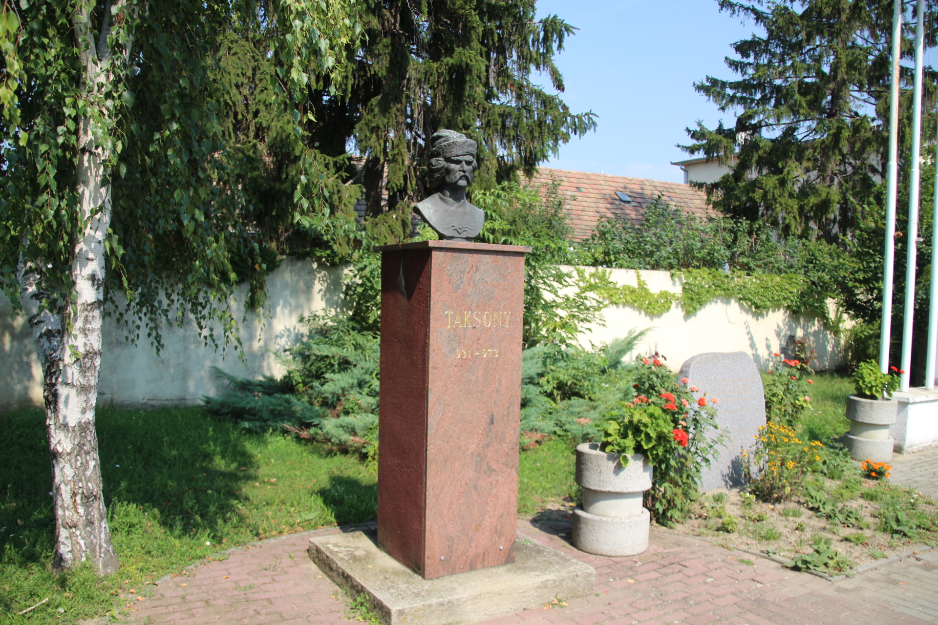 taksony-taksony-vezer-szobra (1)