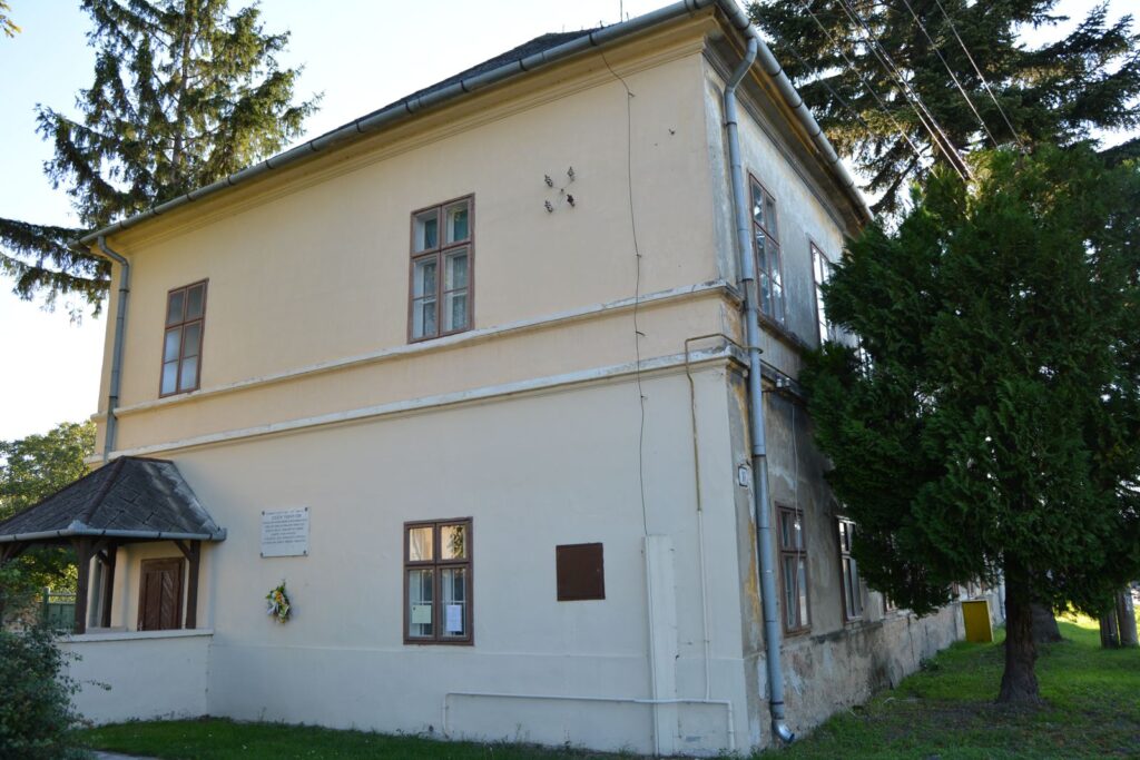 Szeder Fábián emléktábla - Komáromfüss (1)
