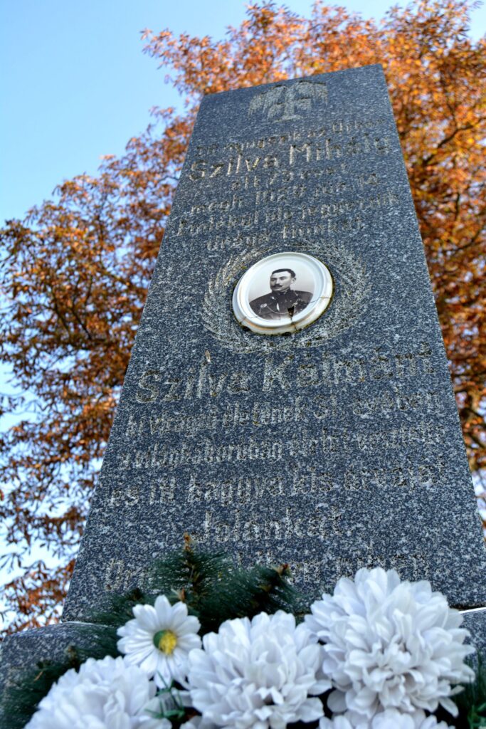 felsopel-szilva-kalman-sirja (4)