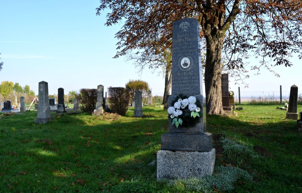 felsopel-szilva-kalman-sirja (3)