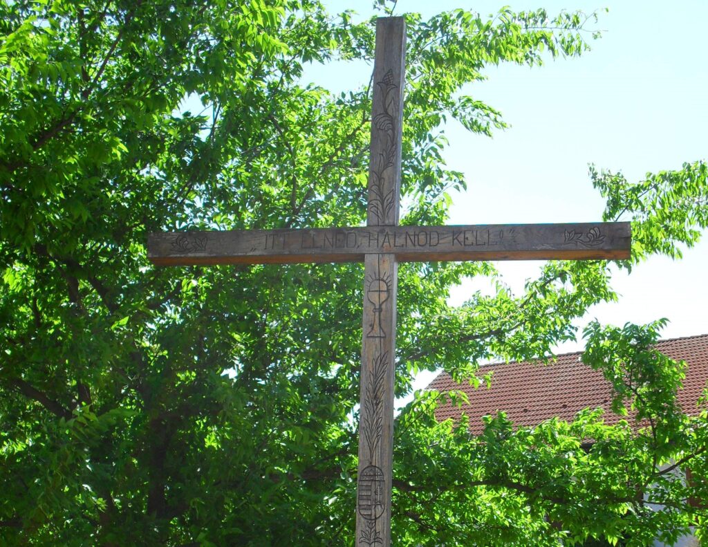 komaromszentpeter-hamvas-istvan-kereszt-2