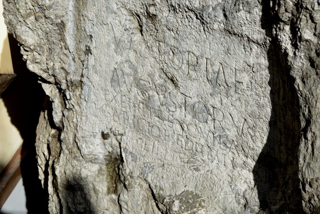 trencsen-latin-felirat (7)