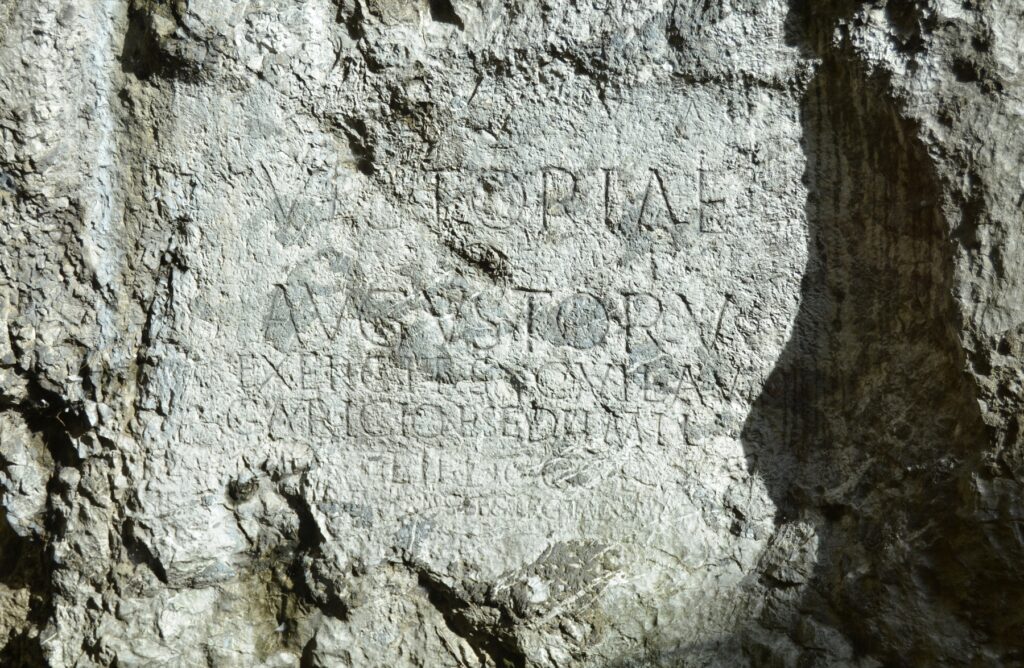 trencsen-latin-felirat (4)