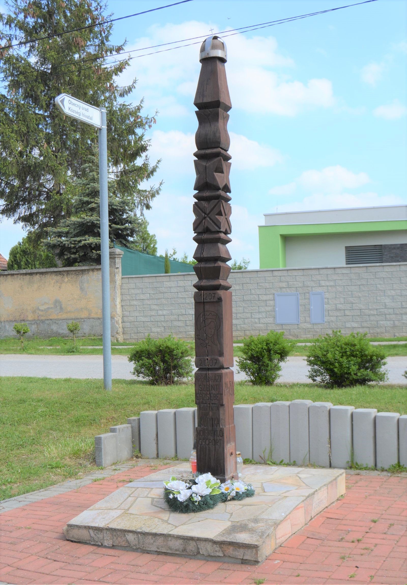 nagyceteny-szent-erzsebet-imre-kopjafaja (1)