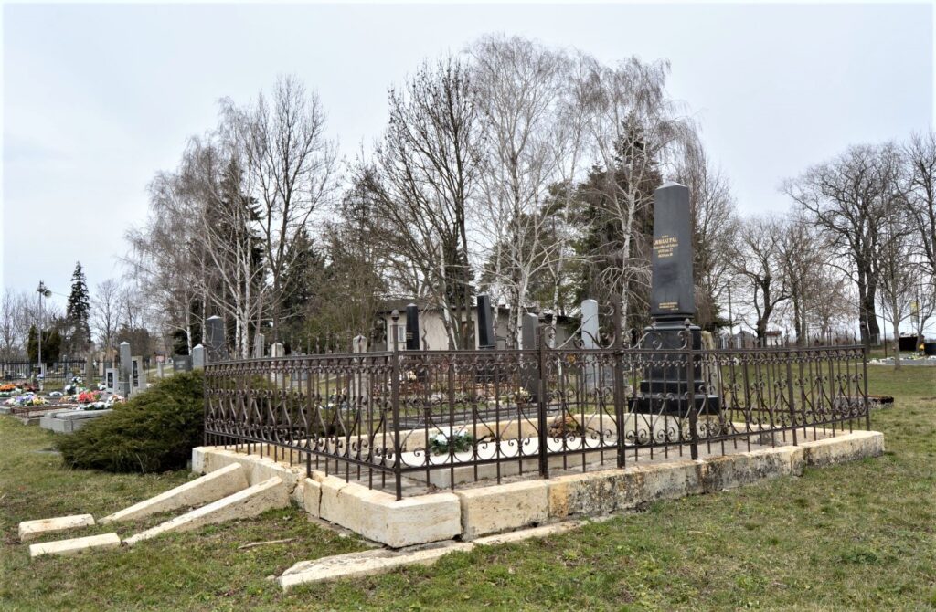 nagysallo-juhasz-csalad-sirja (9)