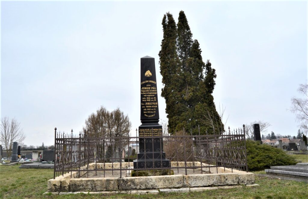 nagysallo-juhasz-csalad-sirja (3)