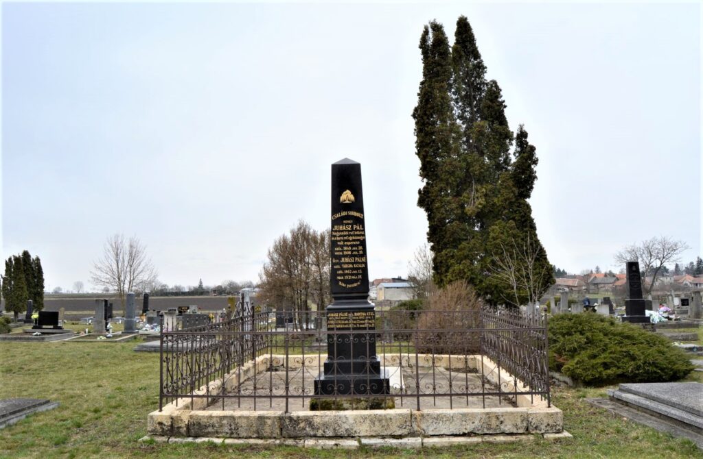 nagysallo-juhasz-csalad-sirja (2)