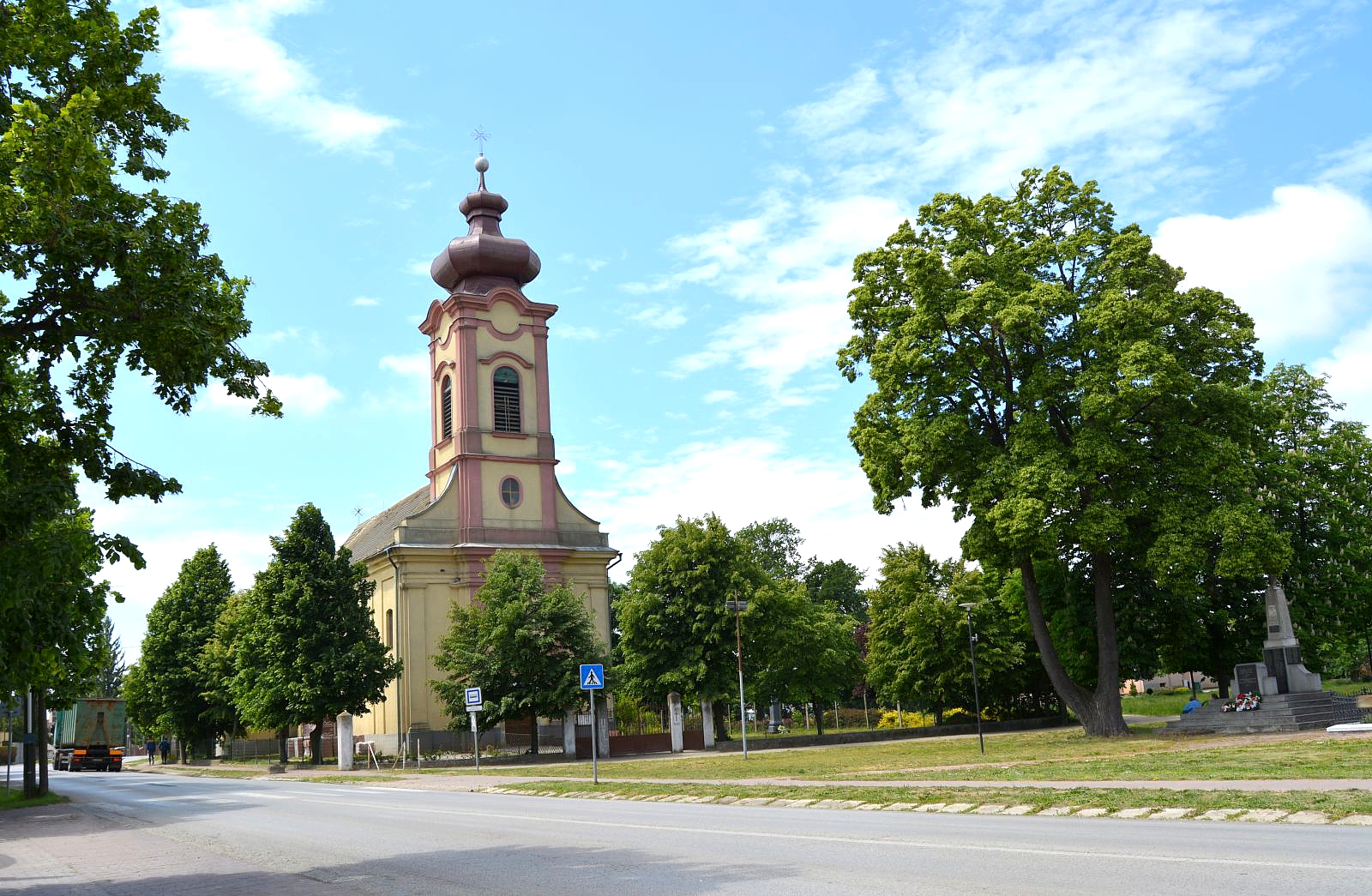 vagfarkasd-katolikus-templom (1)