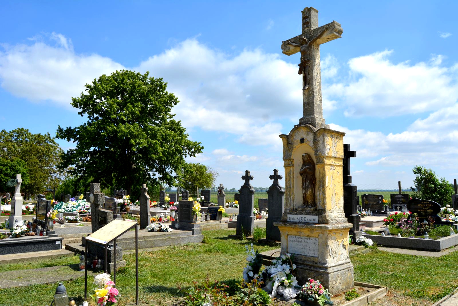 kiralyrev-temetoi-nagykereszt (1)
