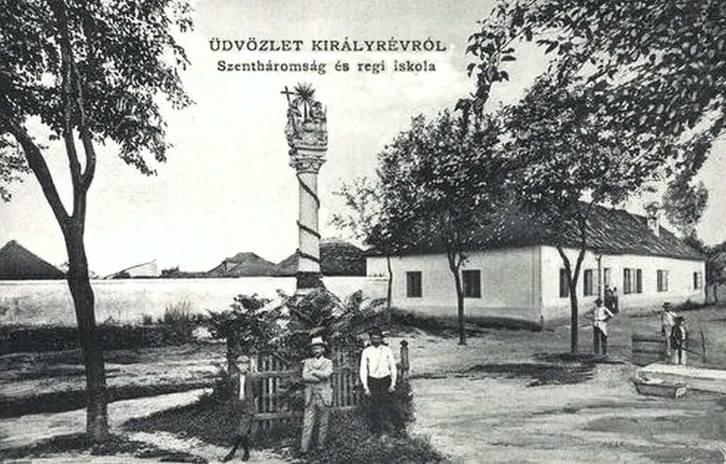 kiralyrev-szentharomsag-oszlop (9)