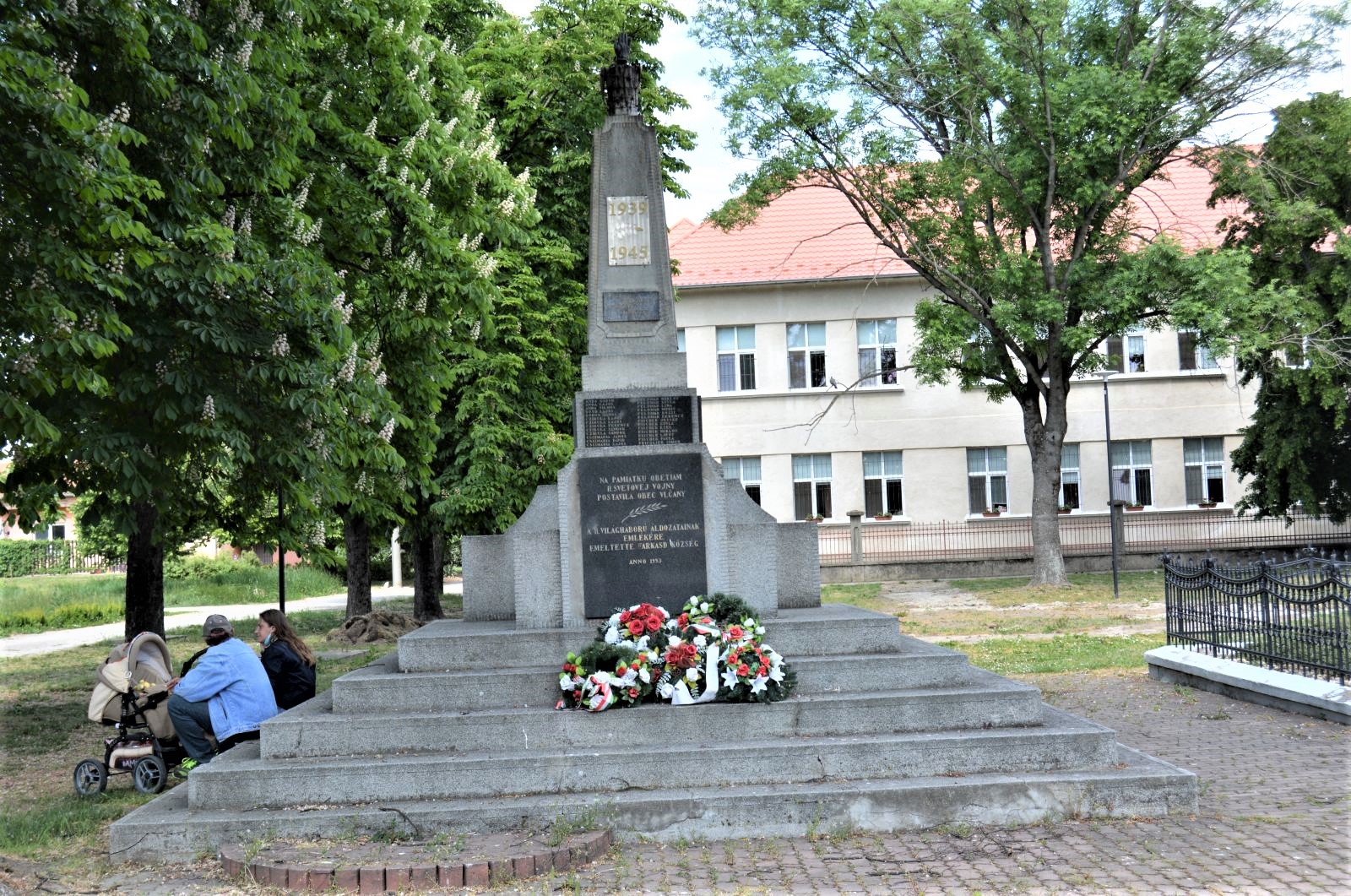 vagfarkasd-2-vilaghaborus-emlek (1)